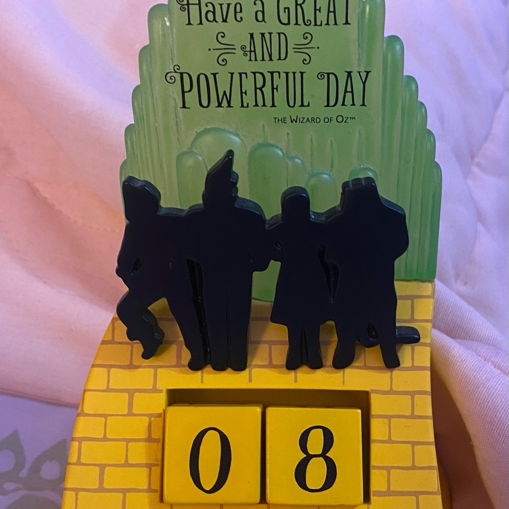Wizard Of Oz Perpetual Calendar Home Decor by Hallmark - Great Condition
